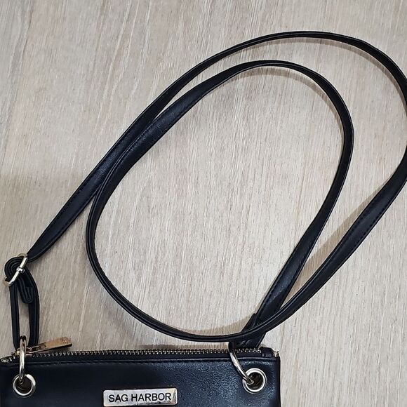 Sag Harbor -  Purse Cross Body Multiple Pockets - Black - Brass Hardware - Picture 12 of 12